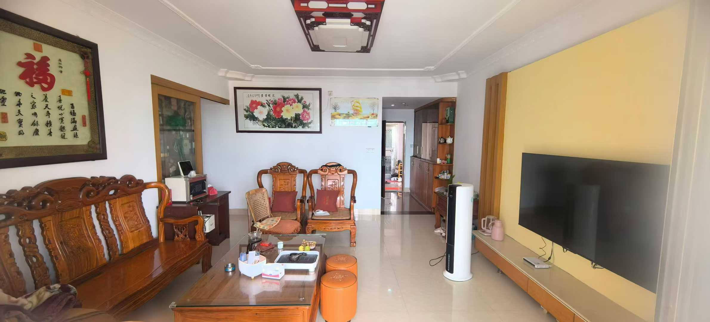 *免接送 九成新 大户型商贸城原装电梯中高层(不是顶层边卡大四房2厅160多平方带杂物间 双主人房(3卫 可改5房 6部空调 座北朝南 带全屋傢私家电 拎包入住 有杂物间 有地下停车场 有红本 开价6