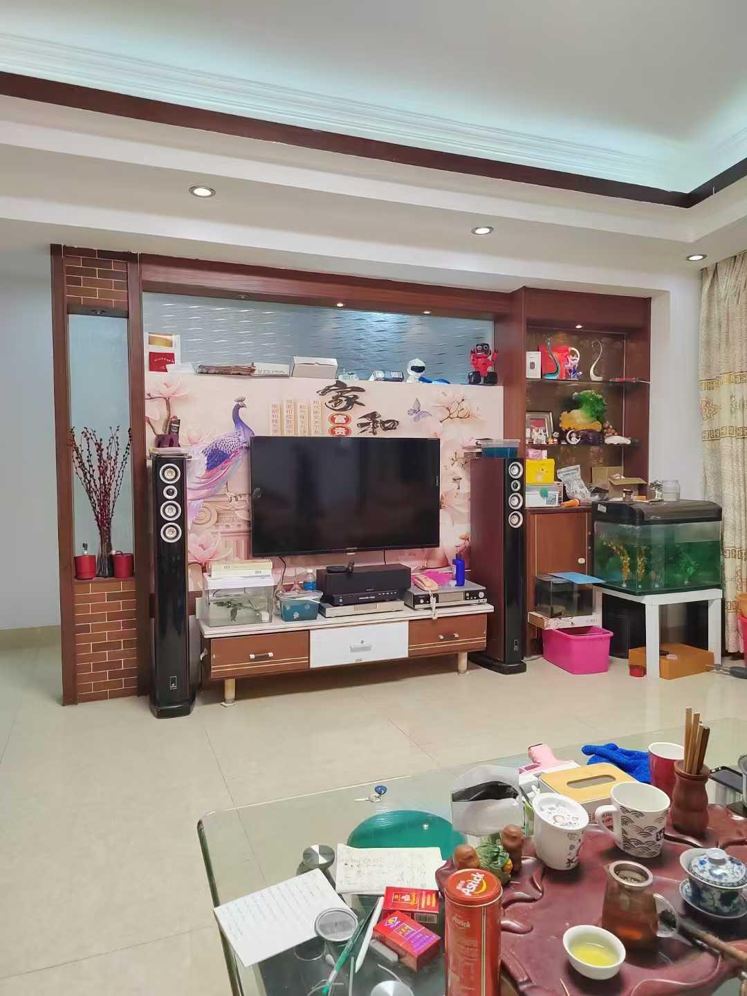 一小 沐彬 广场附近 惠和大厦电梯12楼 三房两厅两卫 110平方 送家私家 红本齐全 售53.8万